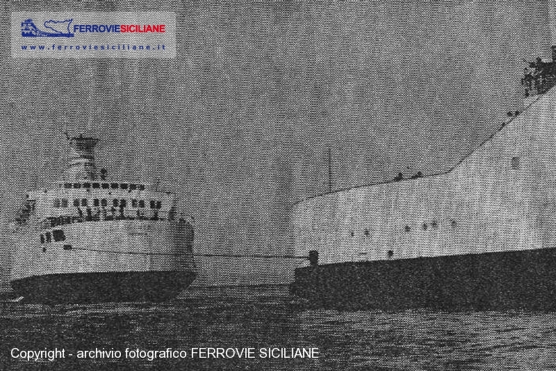 20140103-fine-carriera-per-la-nave-traghetto-iginia-1974-iginia-e-reggio-800px