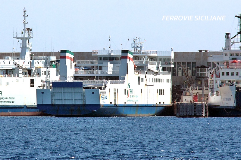 Nave Messina, sette anni fa arrivava sullo Stretto