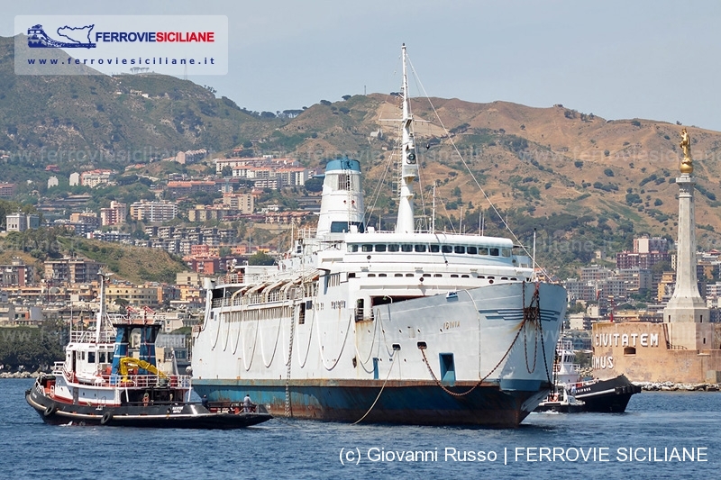 Addio nave traghetto Iginia