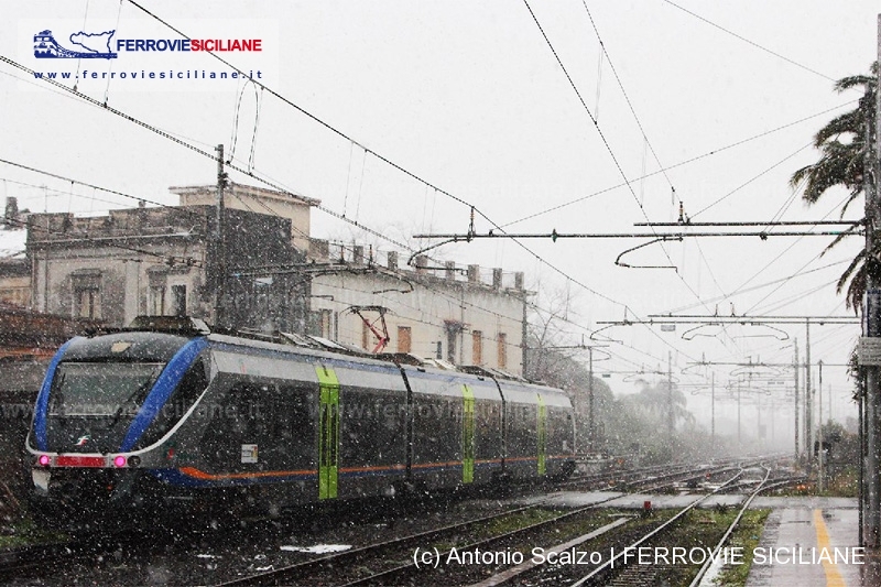 Maltempo, la neve ferma le ferrovie in Sicilia