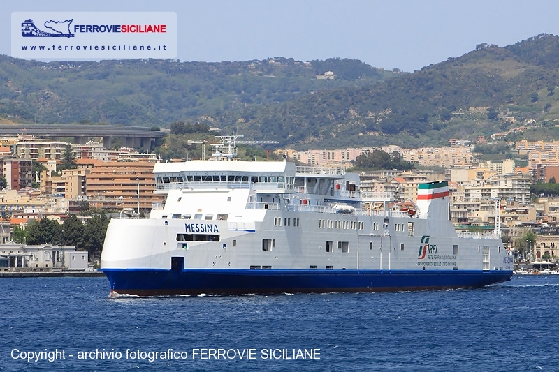 E’ arrivata sullo Stretto la nave Messina