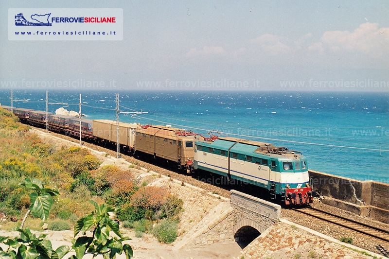 Doppia E636 sulla ferrovia ionica siciliana