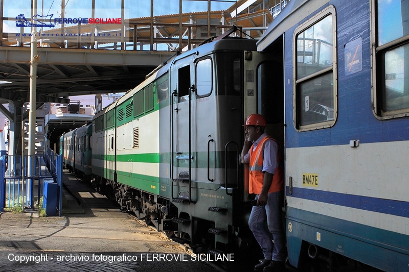 In Sicilia la locomotiva E646 196