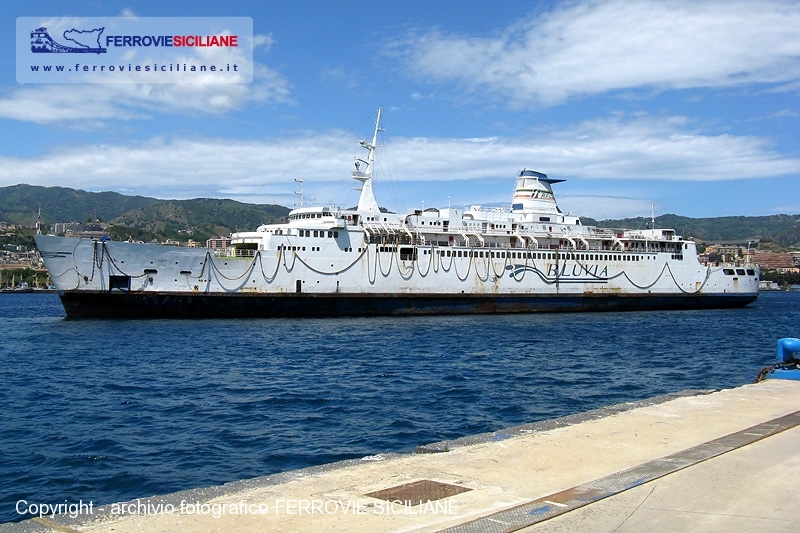 Addio nave traghetto Rosalia