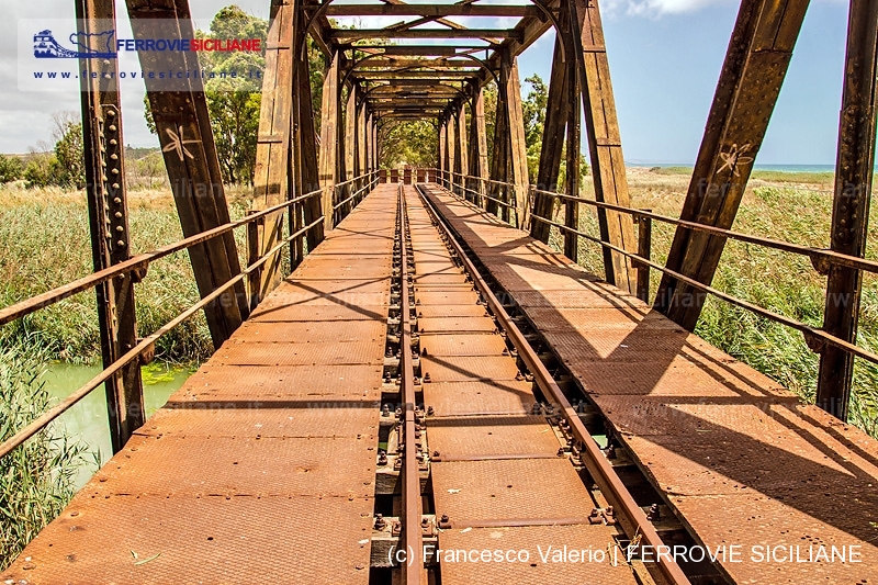 Il ponte ferroviario sul fiume Belice