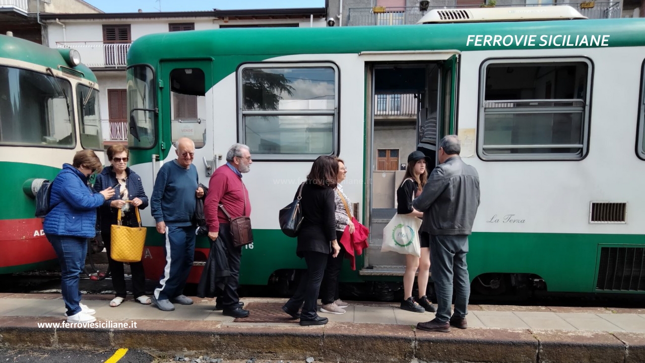 Viaggio in treno intorno all’Etna con l’Associazione Amici della Circumetnea