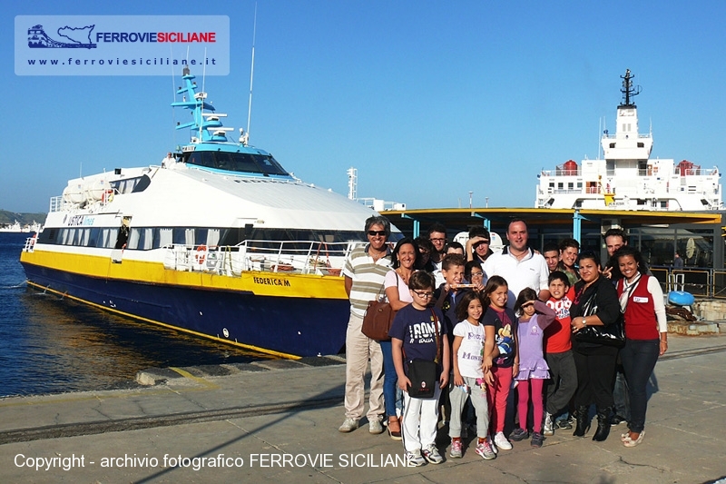 Ferrovie Siciliane per il sociale: i ragazzi di Cristo Re in visita alla Metromare dello stretto