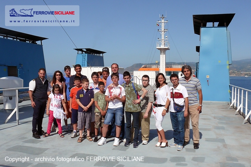 Ferrovie Siciliane per il sociale: i ragazzi di Cristo Re in visita alla Caronte&Tourist